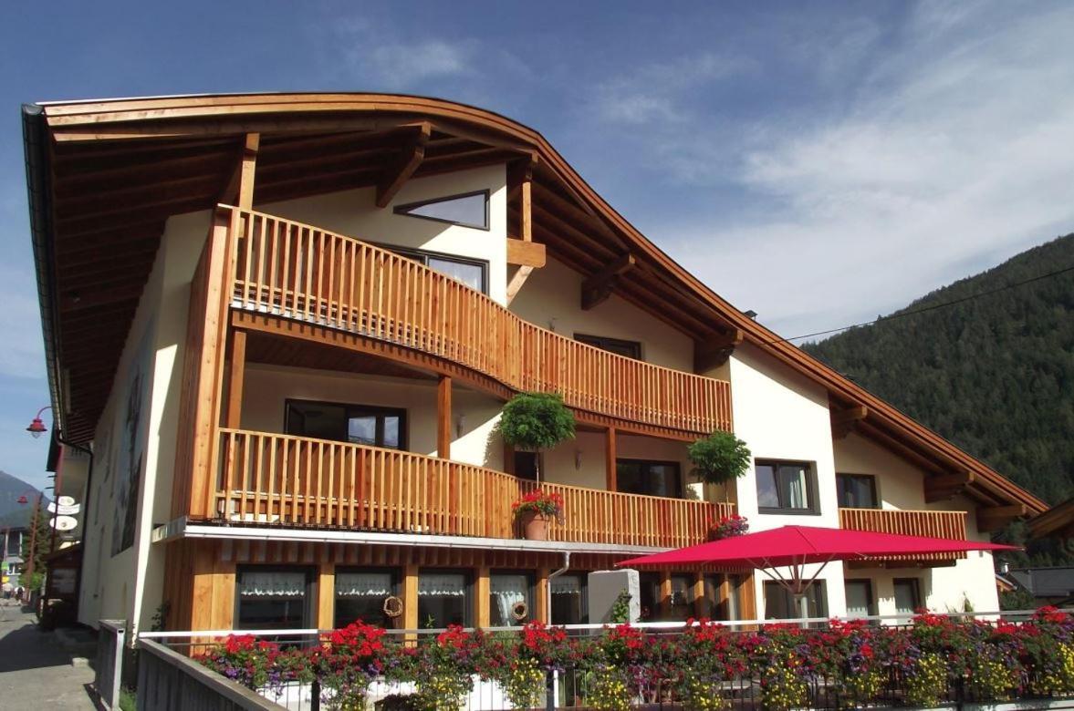Adler Hotel-Pension Fulpmes Exterior foto